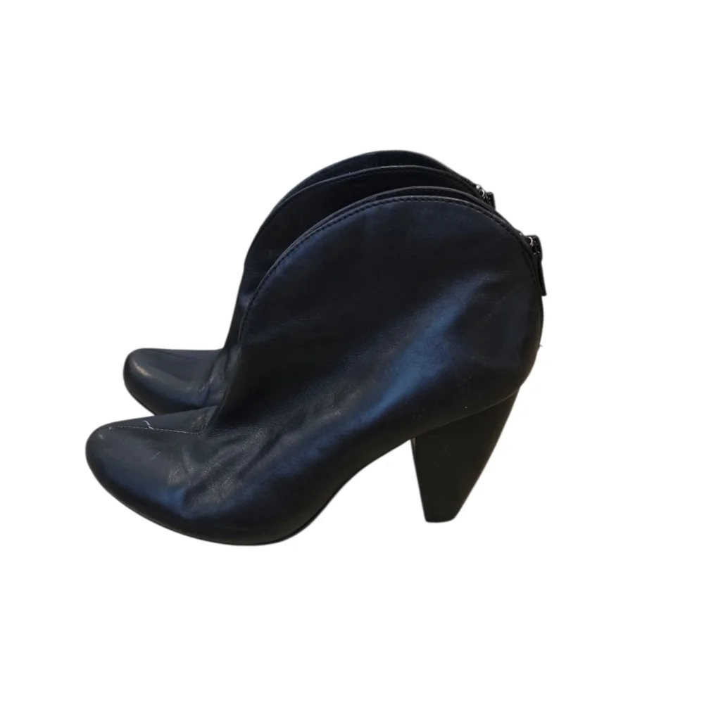 Black Ankle Boots Born Shoes Size 6